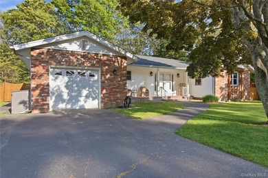 Lovely Ranch featuring large Primary Bedroom with Bath - photo 1