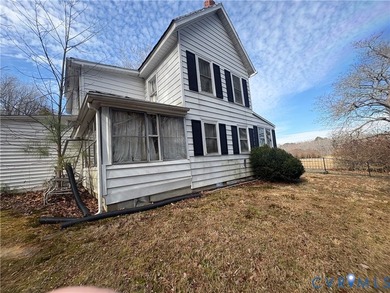 THIS 1898 3 BEDROOM 2 BATH FARMHOUSE SITES RIGHT AT THE EDGE - photo 3