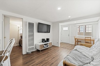 Live the quintessential beach lifestyle in the heart of Mission - photo 8
