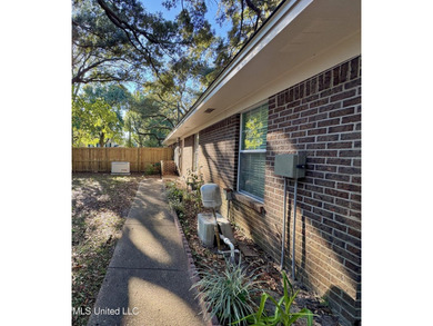 This is the opportunity to own a beautiful all-brick 5-bedroom - photo 31
