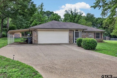Welcome to 210 Treetop Ln in the highly sought-after Hideaway - photo 2
