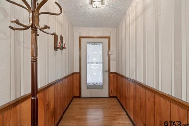 Welcome to 210 Treetop Ln in the highly sought-after Hideaway - photo 7