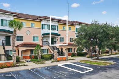 Beautiful water front townhome. Freshly painted , new up graded - photo 3
