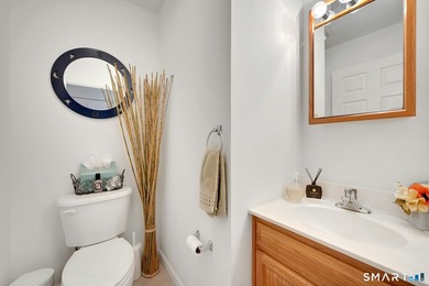 20 Hanover St. #A features a well-maintained traditional - photo 21