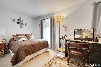20 Hanover St. #A features a well-maintained traditional - photo 22