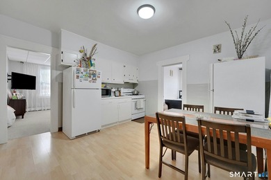 20 Hanover St. #A features a well-maintained traditional - photo 25
