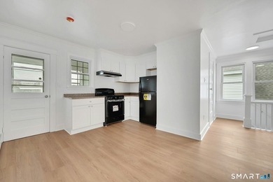 20 Hanover St. #A features a well-maintained traditional - photo 28