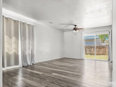 Nice! Beautiful! 3BD/2BA home in the heart of Lake Isabella! - photo 3
