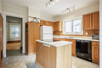 Very well maintained traditional colonial on beautifully treed - photo 11