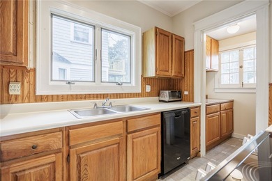 Very well maintained traditional colonial on beautifully treed - photo 17