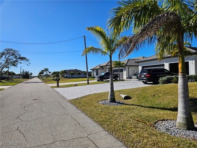 BUILDERS and INVESTORS!! PERFECT LOCATION!! VACANT LOT ACROSS - photo 2