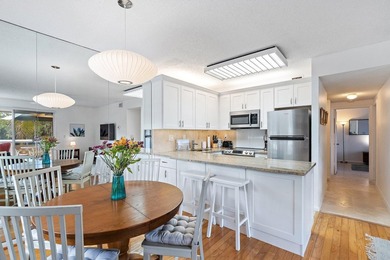 Tropical in feel, this elegant apartment is part of Jupiter Bay - photo 9