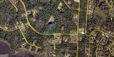Highly Motivated Seller. Make us an offer! THIS SIZABLE HOME - photo 2