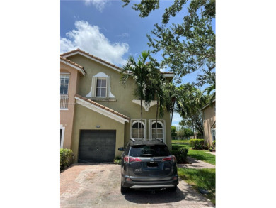 (private lake, pond, creek) Townhome/Townhouse Sale Pending in Homestead Florida