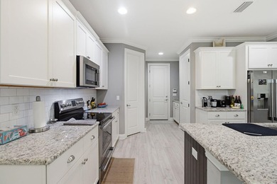 Priced $35k under recent appraisal! Welcome to 76 Oaktree Blvd - photo 9
