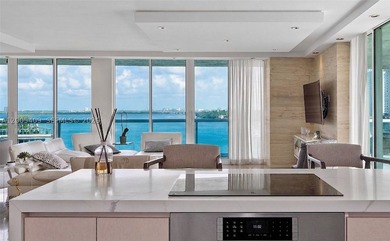 Immerse yourself in luxury living with this exceptional - photo 2