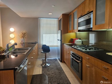 Enjoy city living at the Metropolitan on Rincon Hill. 2-bedroom - photo 13