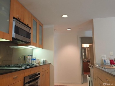Enjoy city living at the Metropolitan on Rincon Hill. 2-bedroom - photo 14