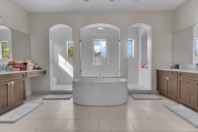 Amazing opportunity to enjoy this bespoke home with over 4,200 - photo 16