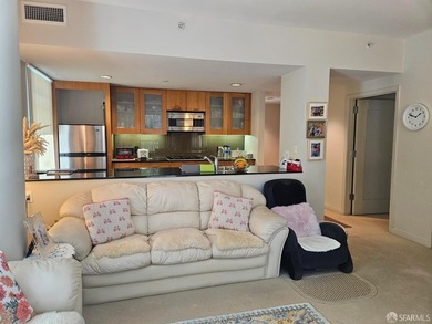 Enjoy city living at the Metropolitan on Rincon Hill. 2-bedroom - photo 16
