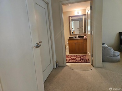 Enjoy city living at the Metropolitan on Rincon Hill. 2-bedroom - photo 18