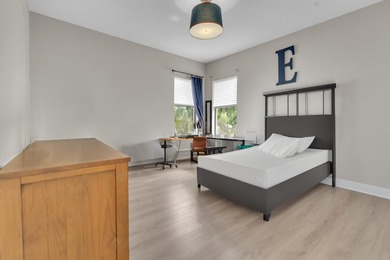 Amazing opportunity to enjoy this bespoke home with over 4,200 - photo 21