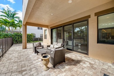 Amazing opportunity to enjoy this bespoke home with over 4,200 - photo 24