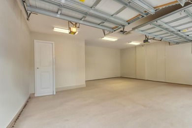 Amazing opportunity to enjoy this bespoke home with over 4,200 - photo 27