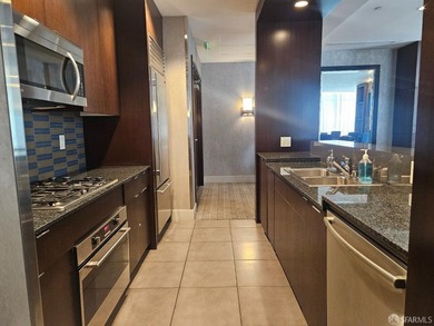 Enjoy city living at the Metropolitan on Rincon Hill. 2-bedroom - photo 33