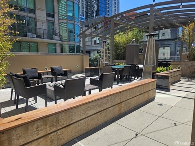 Enjoy city living at the Metropolitan on Rincon Hill. 2-bedroom - photo 35