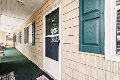 Picture yourself relaxing on your screened-in back porch, coffee - photo 2
