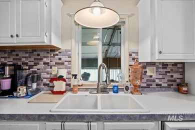 Welcome home to this spacious and well-maintained 3-bedroom - photo 15