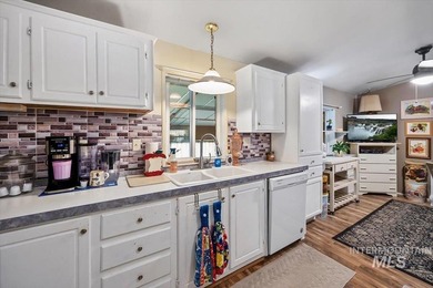 Welcome home to this spacious and well-maintained 3-bedroom - photo 16