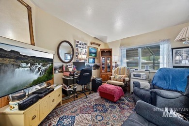 Welcome home to this spacious and well-maintained 3-bedroom - photo 17