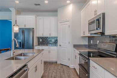 Six Bedroom upgraded smart home in gated community with pool - photo 24