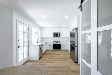 Move right into this beautifully maintained 2-bedroom - photo 2