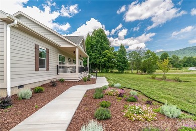 Welcome to 90 Saddle Club Lane - a rare opportunity offering - photo 3