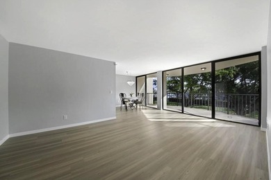Luxuriously Renovated Waterfront Living in East Boca Raton - photo 2