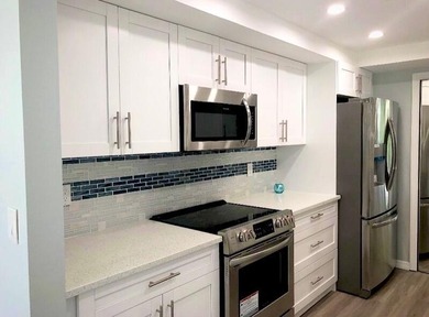 Luxuriously Renovated Waterfront Living in East Boca Raton - photo 4