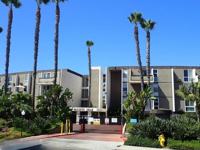 This studio unit sits in the heart of the Pacific Isle community - photo 1