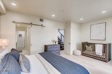 PRICED TO SELL!! This stunning 2,463 sqft contemporary townhouse - photo 12