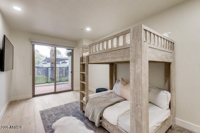 PRICED TO SELL!! This stunning 2,463 sqft contemporary townhouse - photo 16