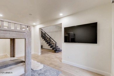PRICED TO SELL!! This stunning 2,463 sqft contemporary townhouse - photo 17