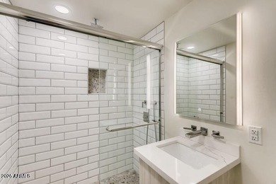 PRICED TO SELL!! This stunning 2,463 sqft contemporary townhouse - photo 18