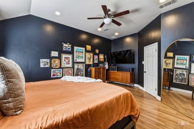 Welcome to this beautifully maintained 4-bedroom, 2.5-bath home - photo 21