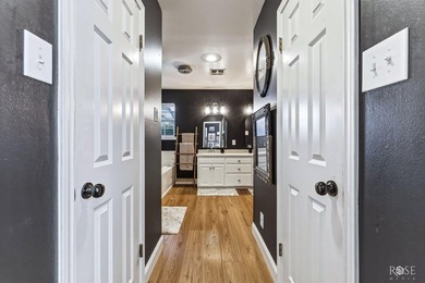 Welcome to this beautifully maintained 4-bedroom, 2.5-bath home - photo 22
