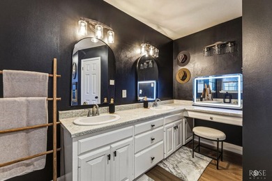Welcome to this beautifully maintained 4-bedroom, 2.5-bath home - photo 23