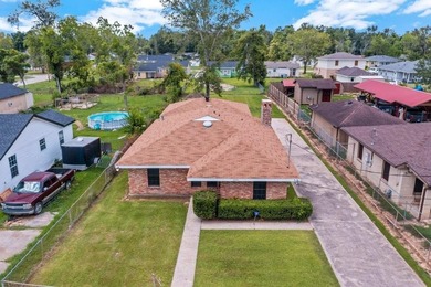 Great deal on this move in ready spacious 3 bed 2 bath brick