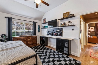 Welcome to this beautifully maintained 4-bedroom, 2.5-bath home - photo 27