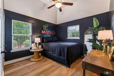 Welcome to this beautifully maintained 4-bedroom, 2.5-bath home - photo 29